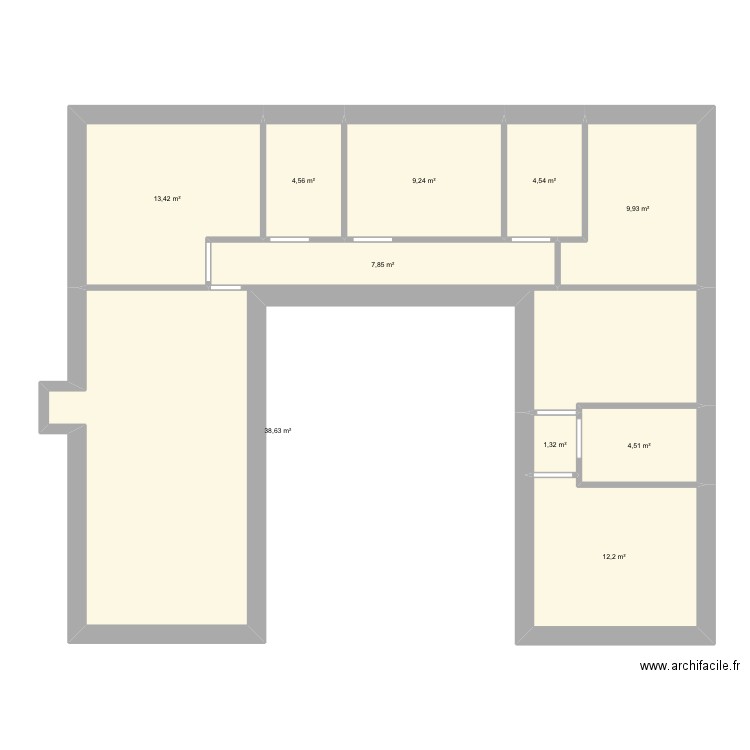 Pouilles. Plan de 10 pièces et 106 m2