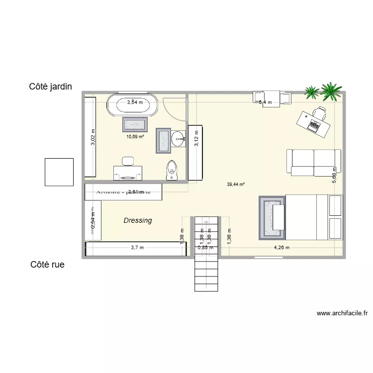 Escalier central, dressing et salle de bains. Plan de 2  et 61 m²