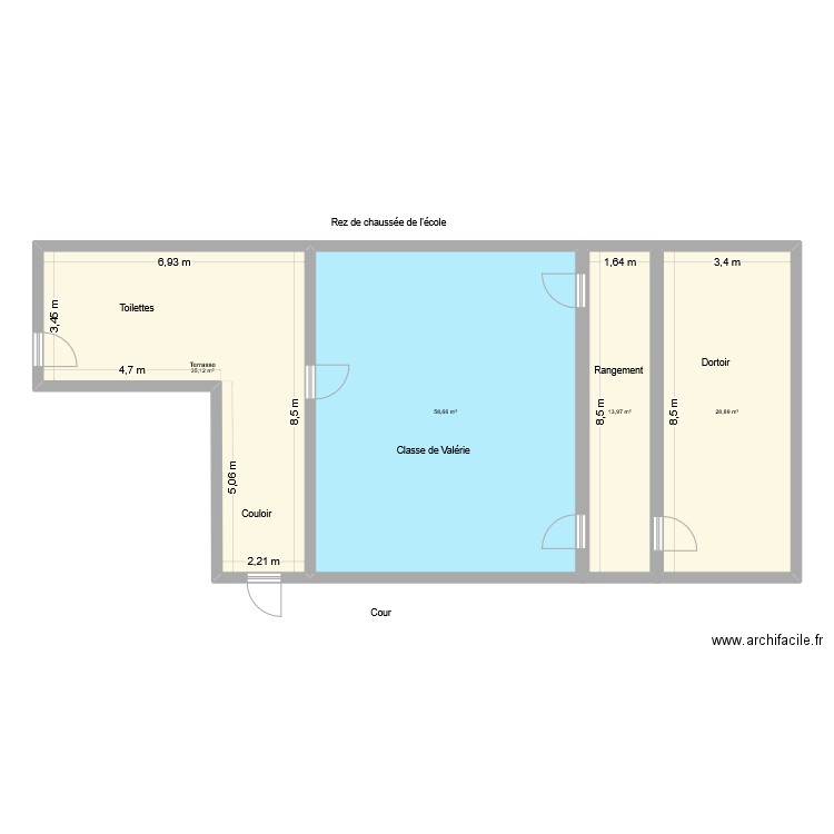 Dortoir et toilettes de l'école (Petits). Plan de 4 pièces et 137 m2