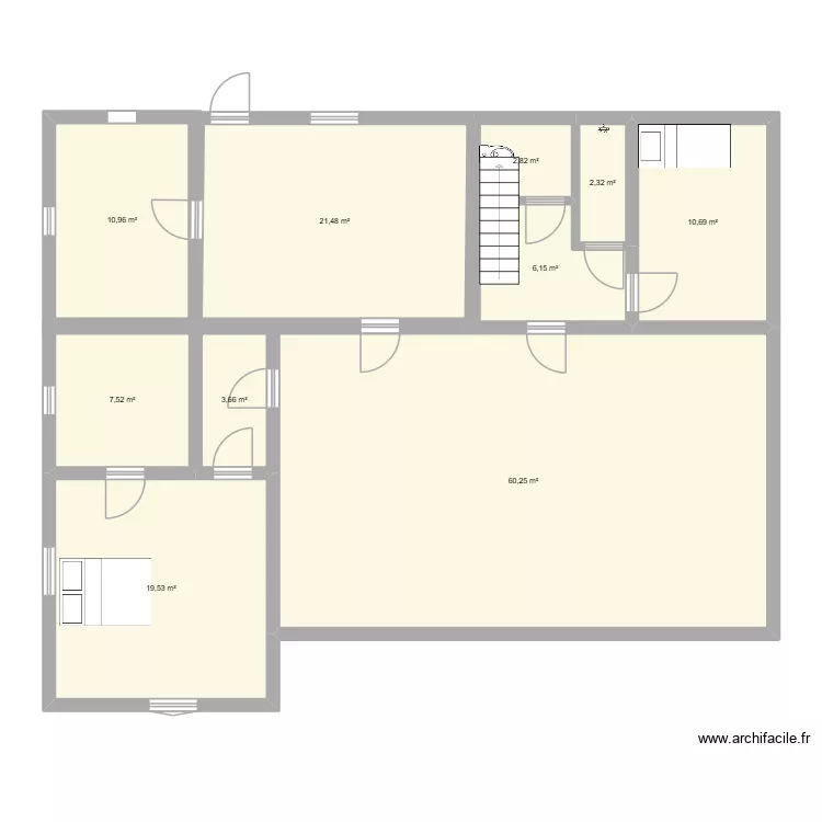 Maison familiale. Plan de 10  et 145 m²