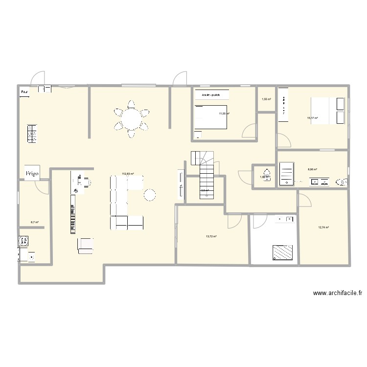 rez de chausse. Plan de 10 pièces et 190 m2