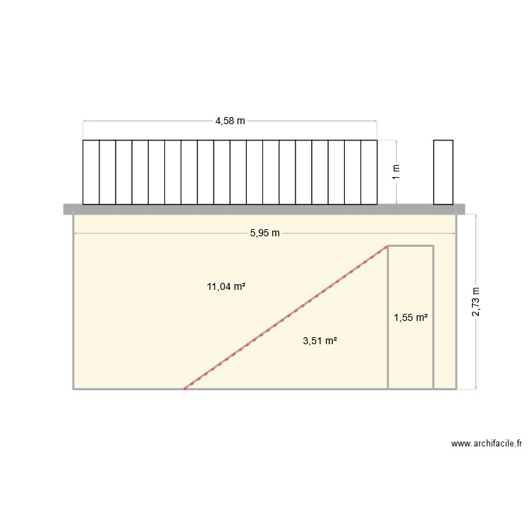 vue du côté de la maison. Plan de 3 pièces et 16 m2
