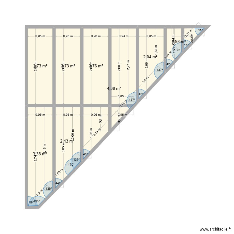 toit. Plan de 8 pièces et 21 m2