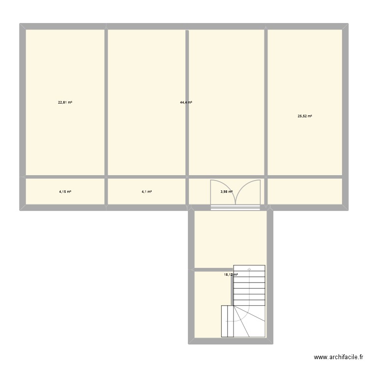 etage. Plan de 7 pièces et 123 m2