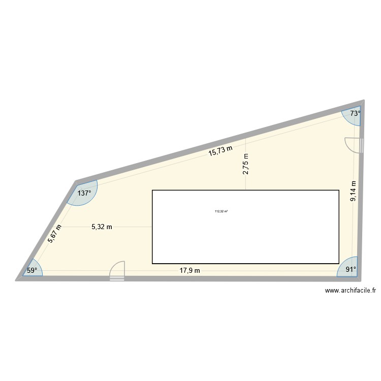 Piscine. Plan de 1 pièce et 112 m2