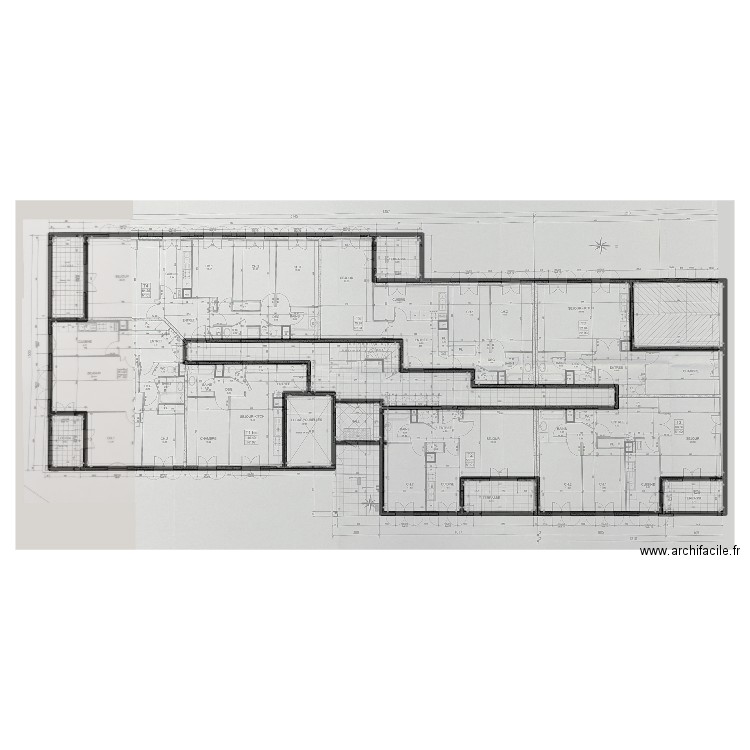 mendi rdc. Plan de 10 pièces et 629 m2