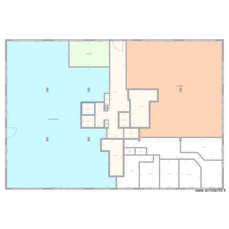 R2 Roussillon - vacant 150 m². Plan de 0 pièce et 0 m2