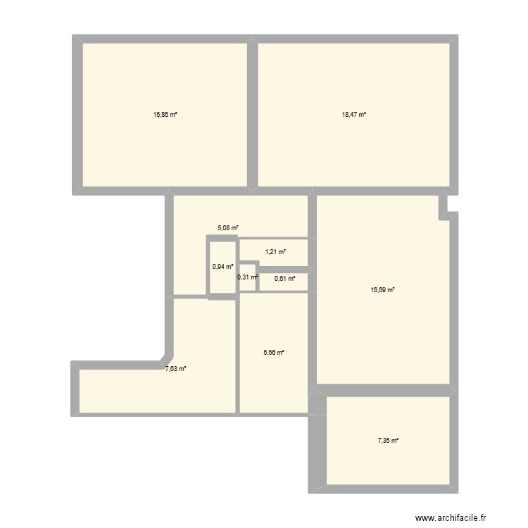 RDC volontaires. Plan de 11 pièces et 80 m2