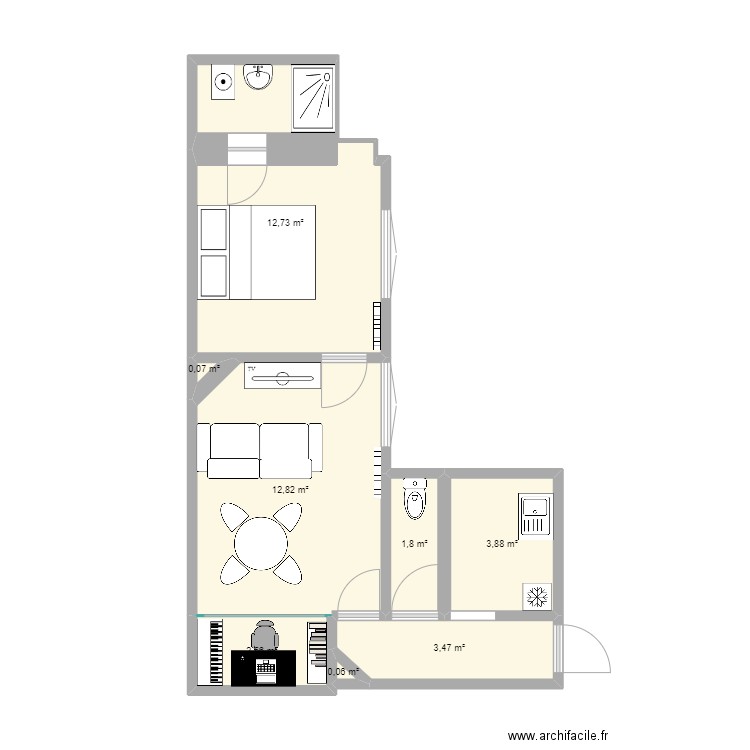 Apartement. Plan de 8 pièces et 37 m2