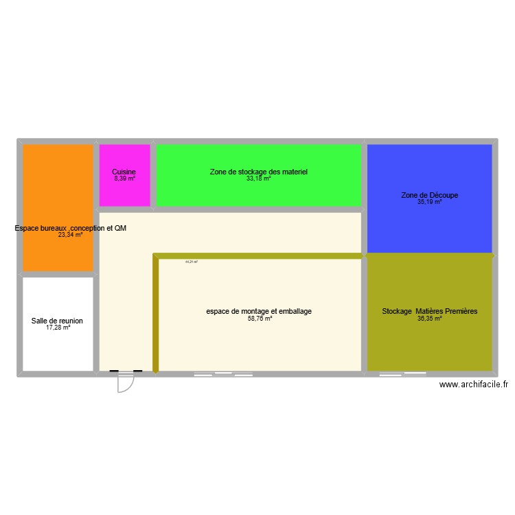 Atelier. Plan de 8 pièces et 257 m2