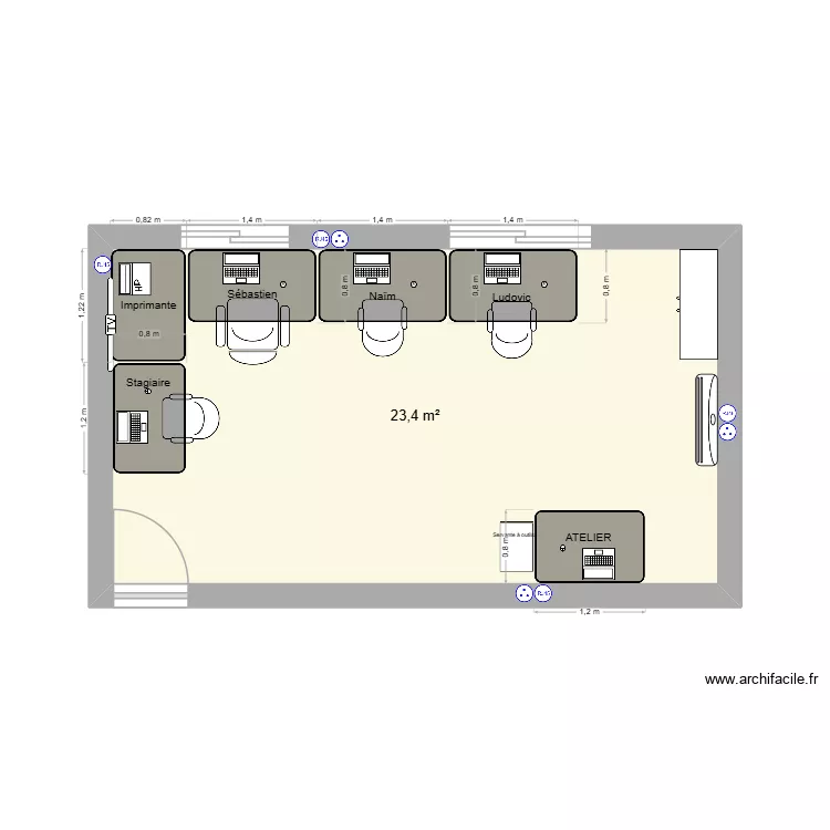 Open space service technique ISP INFORMATIQUE. Plan de 1  et 23 m²