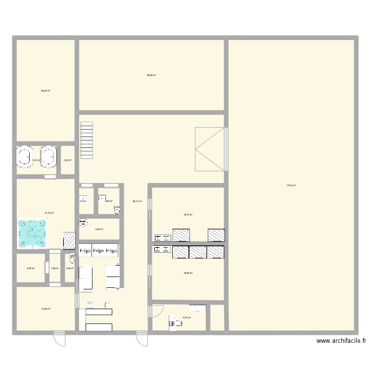 salle. Plan de 16 pièces et 435 m2