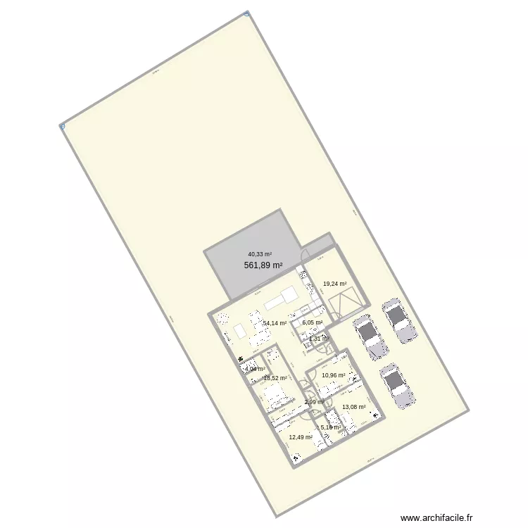 Maison en long orient&eacute;. Plan de 13  et 961 m²