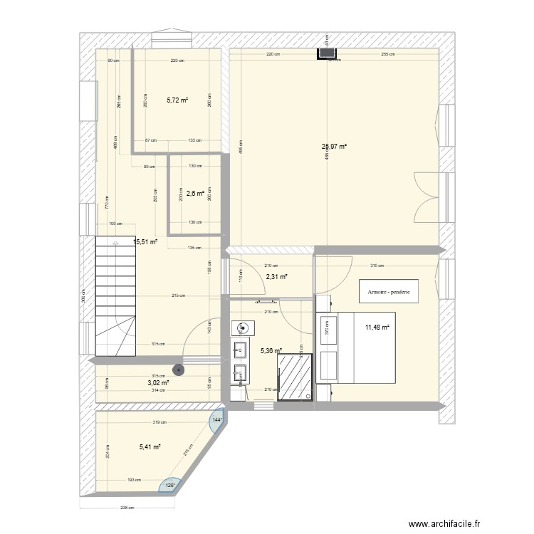 Usson V2. Plan de 9 pièces et 77 m2
