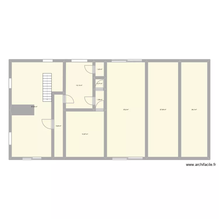 RDC. Plan de 10  et 163 m²