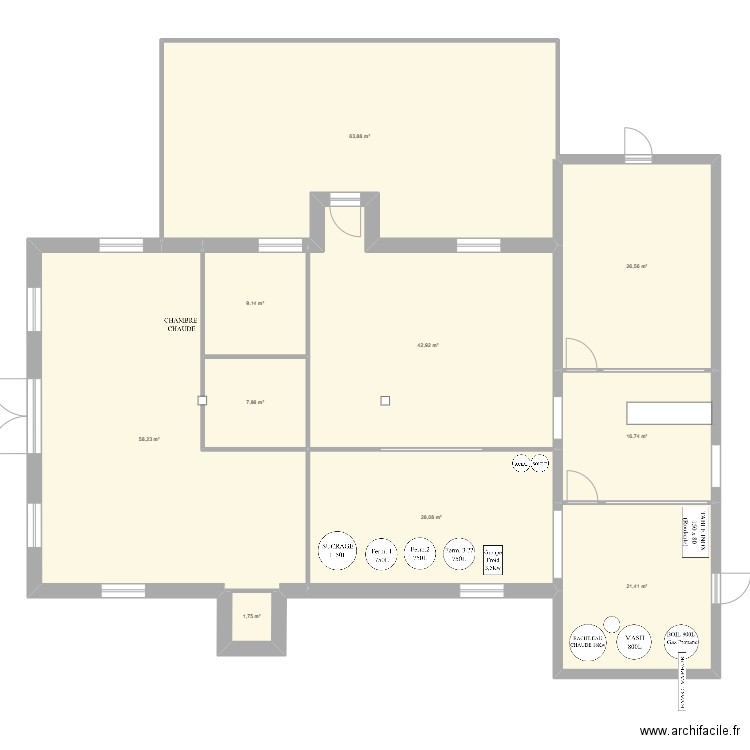 Ecurie Base. Plan de 10 pièces et 277 m2