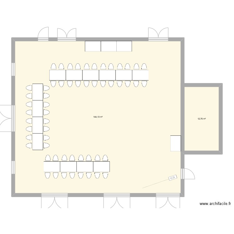 salle anniversaire. Plan de 2 pièces et 157 m2