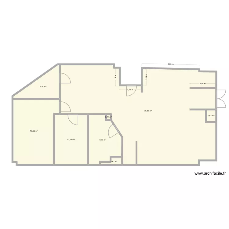 magasin. Plan de 8  et 113 m²