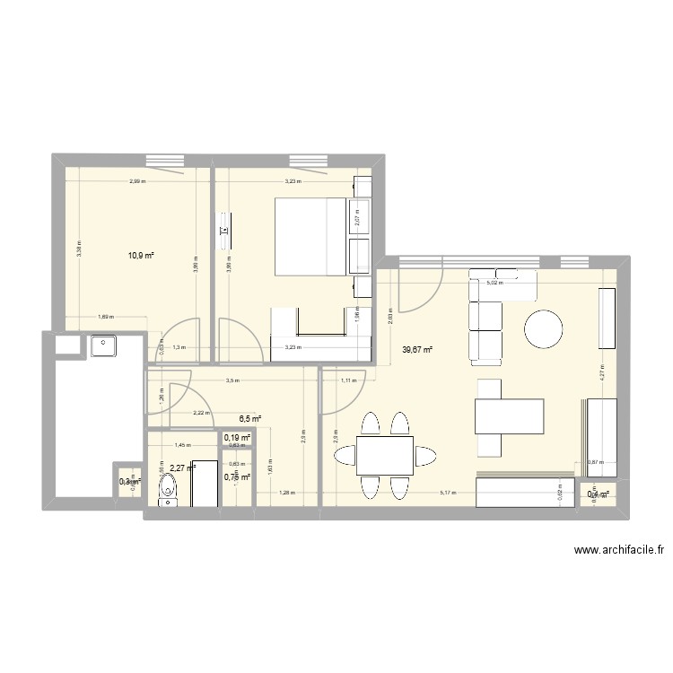 EEEEEE. Plan de 8 pièces et 61 m2