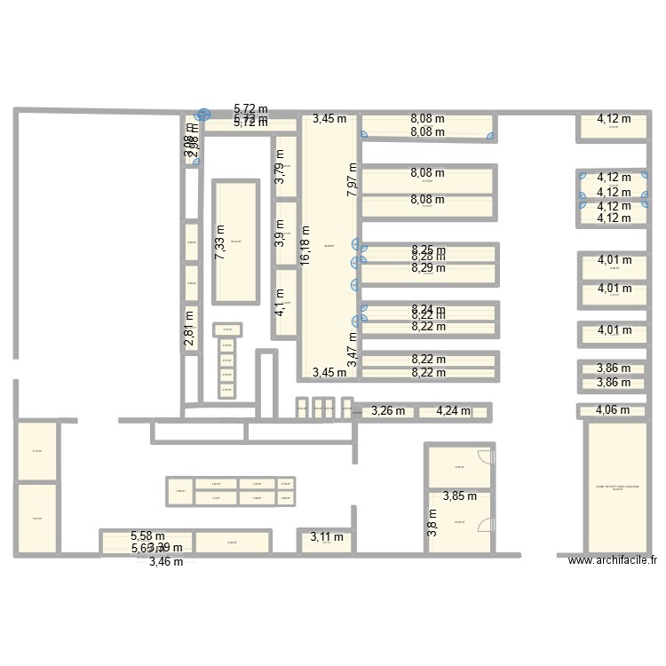 magasi, central. Plan de 56 pièces et 336 m2