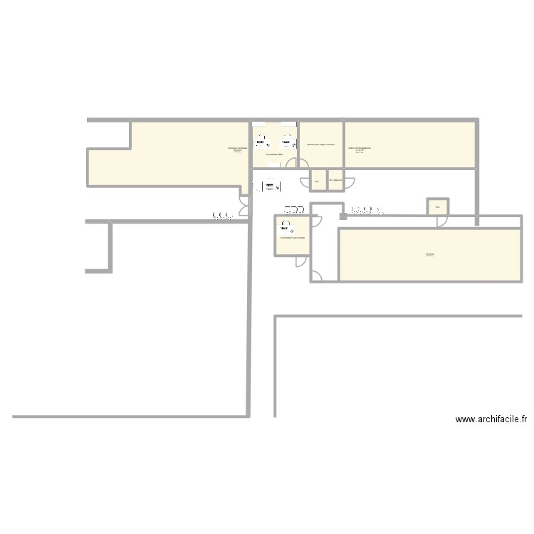 Secrétariat avant travaux. Plan de 9 pièces et 191 m2
