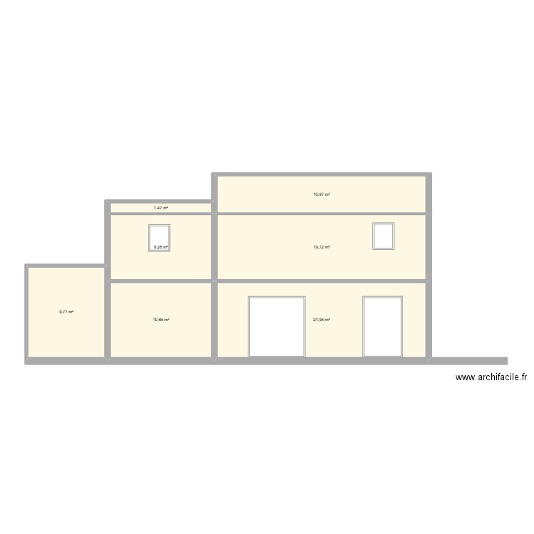 coupe. Plan de 7 pièces et 83 m2