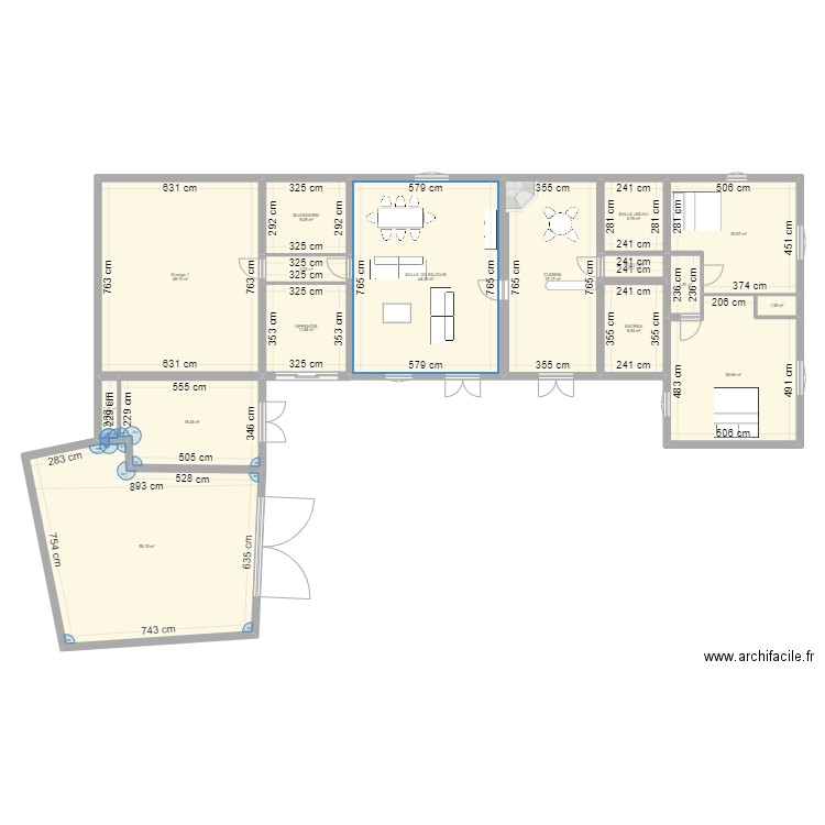 Saute en sus. Plan de 16 pièces et 291 m2