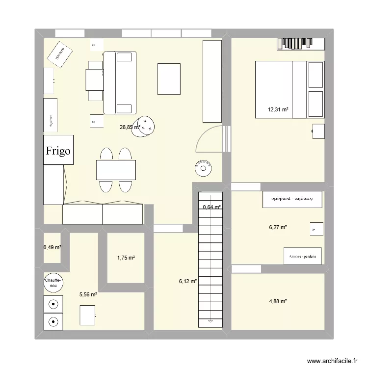maison. Plan de 9 pièces et 67 m²