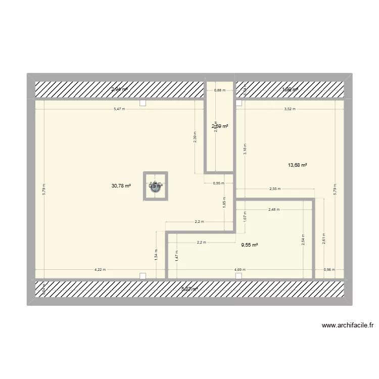 comble. Plan de 8 Pièces et 68 m²