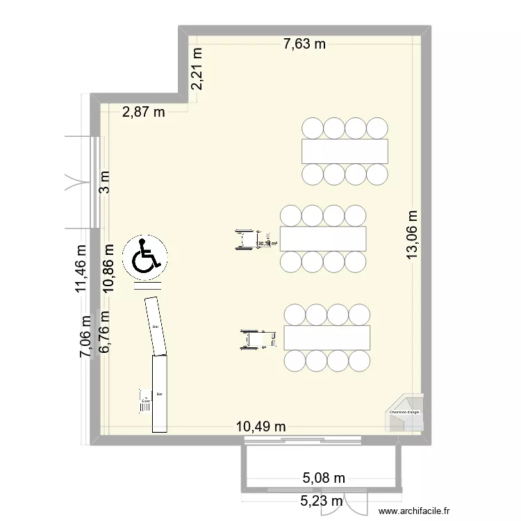 Salle. Plan de 1  et 131 m²