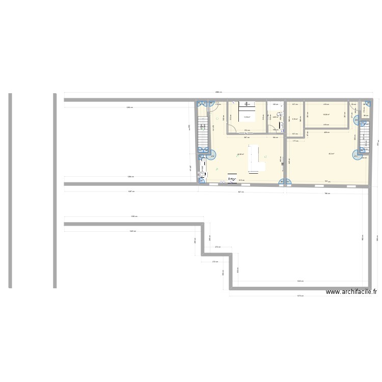 hangar. Plan de 7 pièces et 125 m2