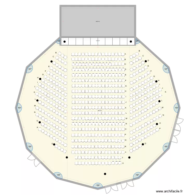 Grande salle avec pav&eacute; de chaises X 550 avec stacco. Plan de 3  et 582 m²