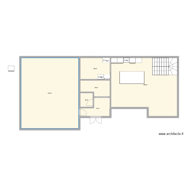 Maison. Plan de 6 pièces et 141 m2