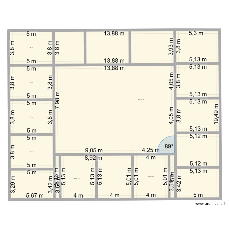 hotel sur un lot. Plan de 8 pièces et 445 m2