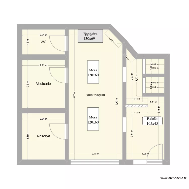 magasin. Plan de 5 pièces et 42 m²