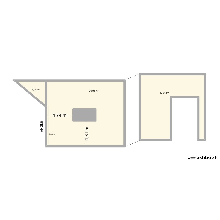 Façade à crépir. Plan de 4 pièces et 37 m2