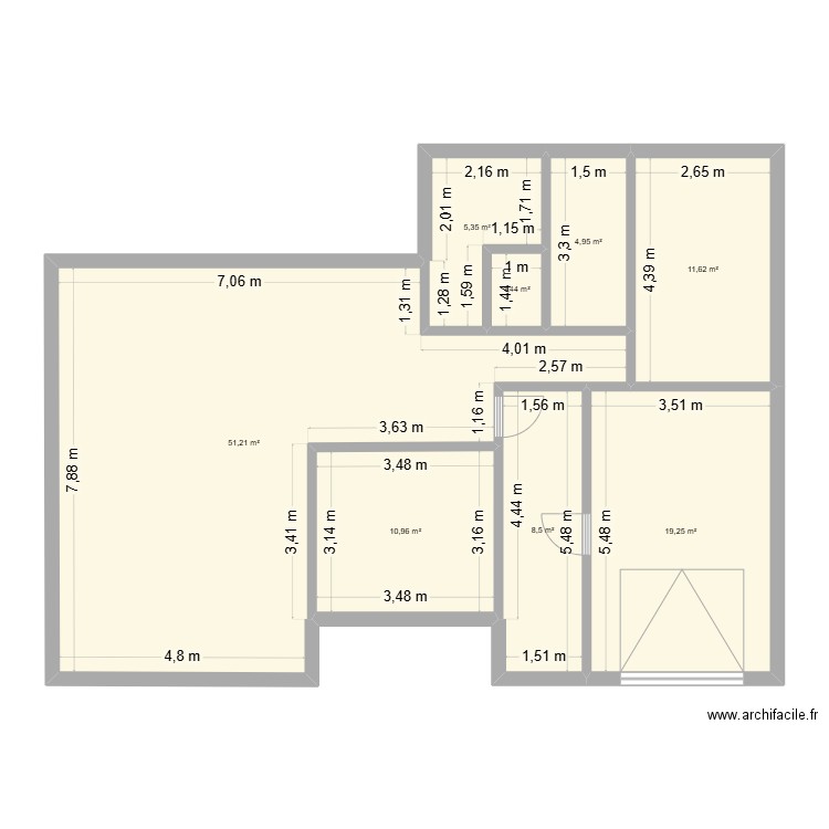MAISON. Plan de 8 pièces et 113 m2