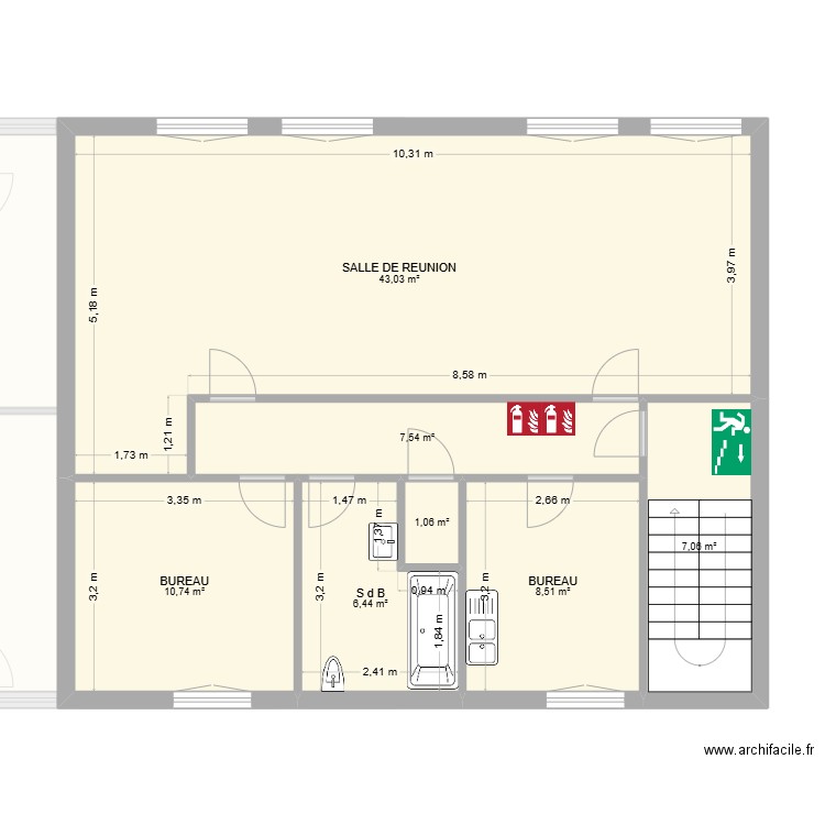 Ancien collège. Plan de 17 pièces et 206 m2