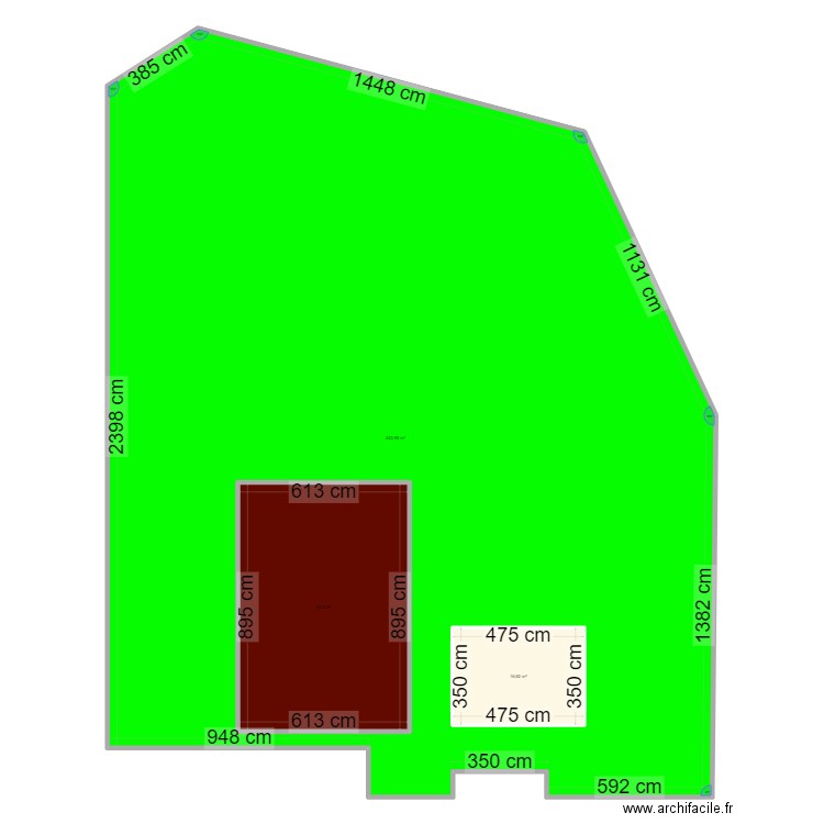 Cour extérieur. Plan de 3 pièces et 591 m2