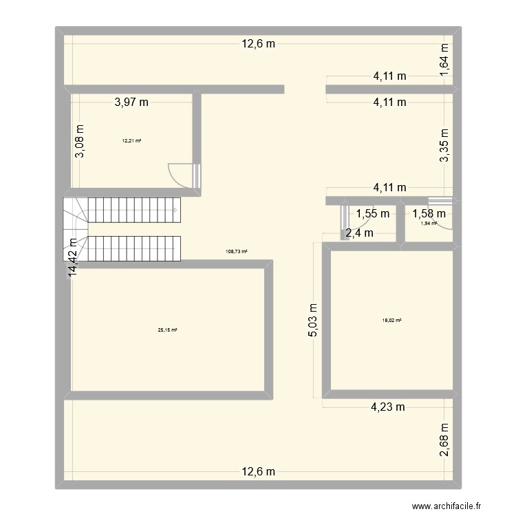 HAMZA QASSAM. Plan de 5 pièces et 213 m2