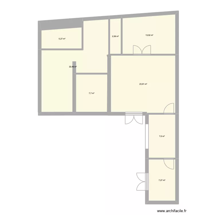 RDC. Plan de 8 pièces et 90 m²