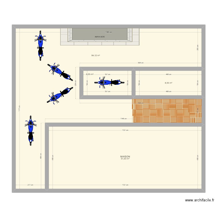 Carport moto. Plan de 4 pièces et 151 m2