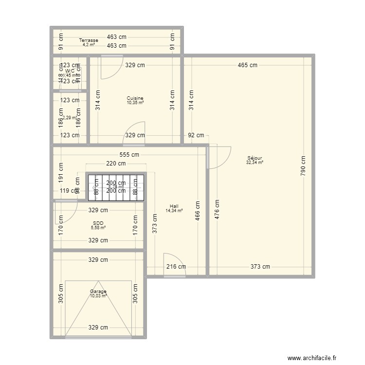 RDC. Plan de 9 pièces et 82 m2