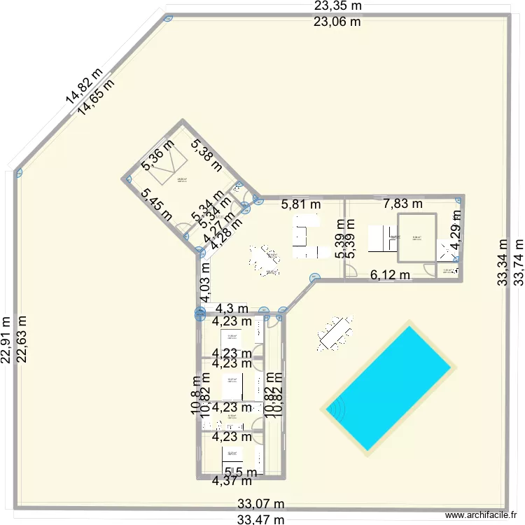 .Maison. Plan de 12  et 1245 m²