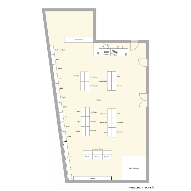 St Yrieix La Perche. Plan de 1 Pièce et 144 m²