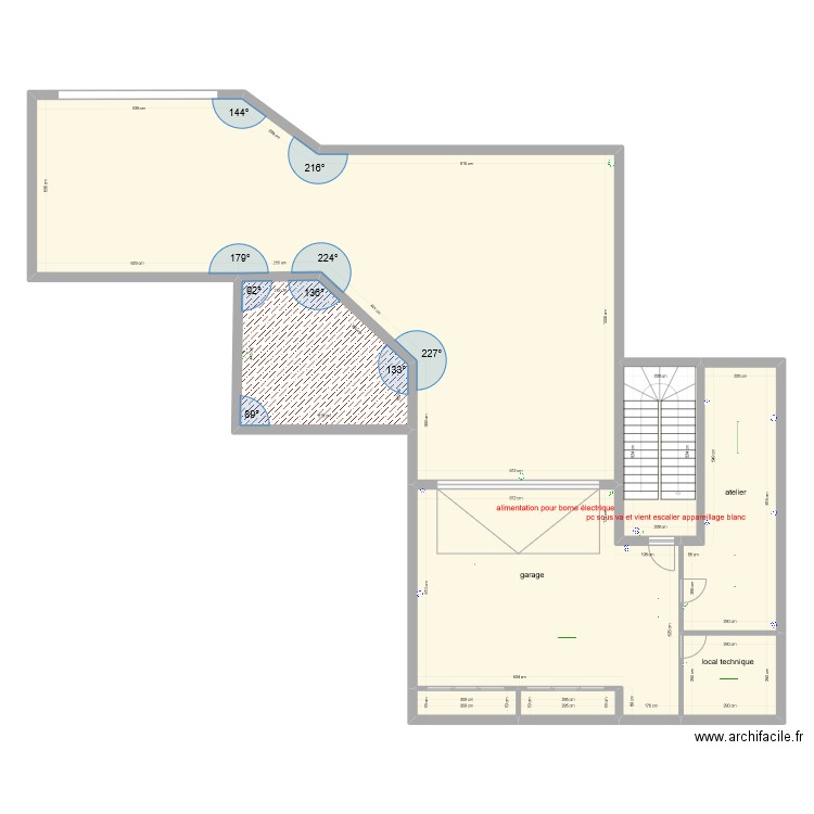 brun. Plan de 25 pièces et 432 m2