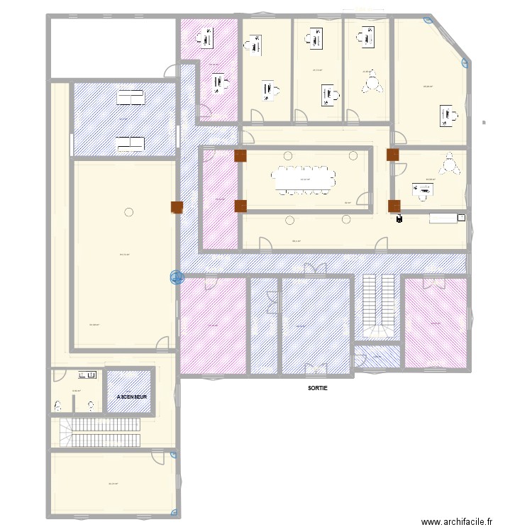 PROJET RDZ. Plan de 19 pièces et 581 m2