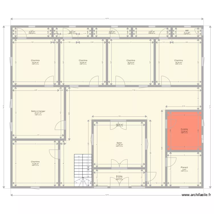 Plan de fondation d\'une maison T9. Plan de 16 pièces et 213 m²