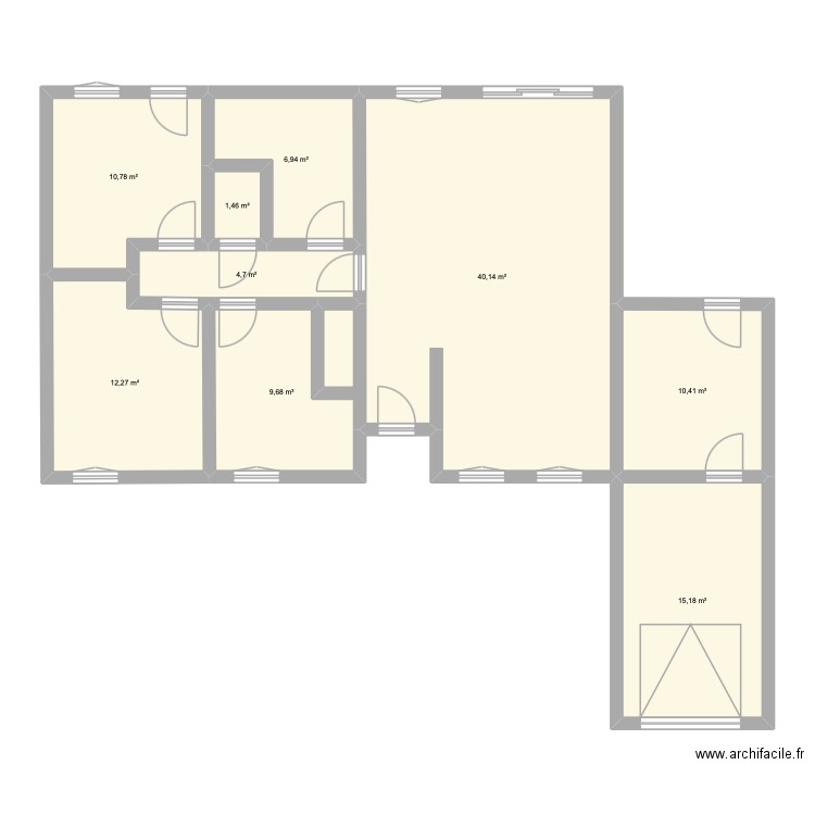 Maison. Plan de 9 pièces et 112 m2