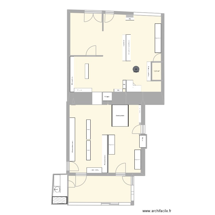 boutique. Plan de 4 pièces et 113 m2